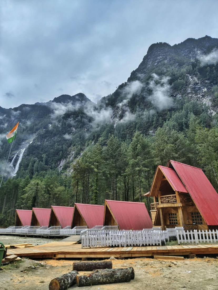 Mountains and camp huts, Anini